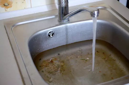 débouchage manuel évier bouchée